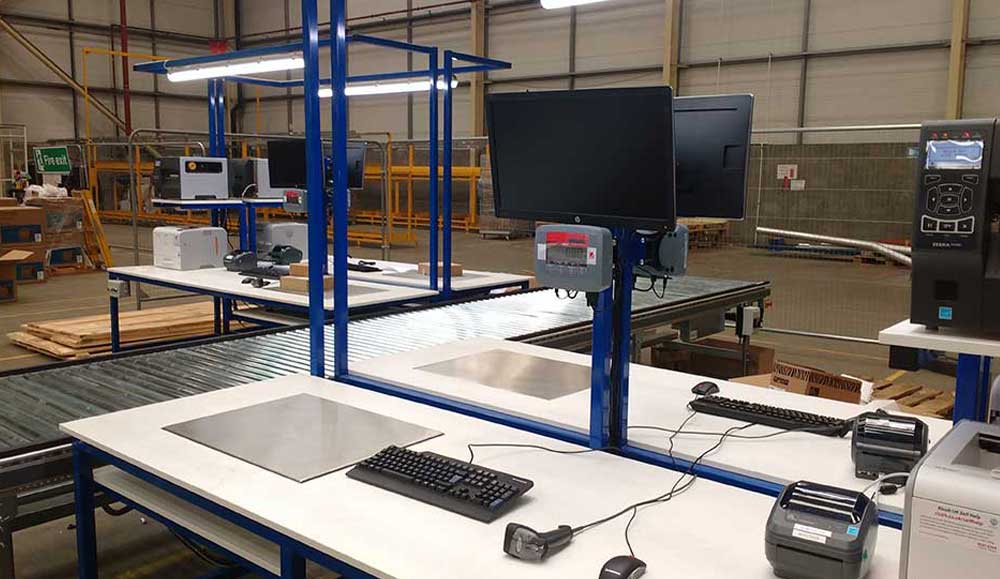 Packing bench with scales packing bench with scales and lighting